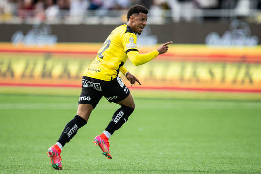 Häckens Tobias Sana jublar
