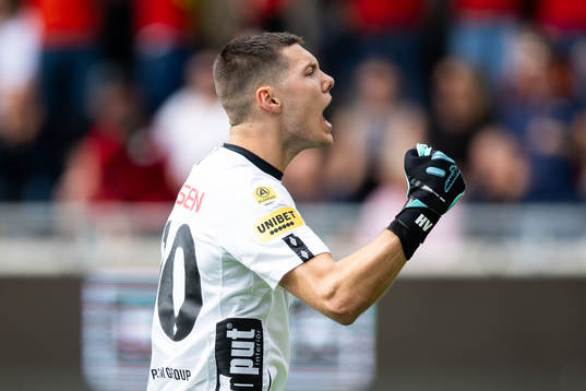 Elfsborgs målvakt Hakon Valdimarsson jublar