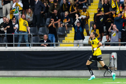 Häckens Amor Layouni jublar