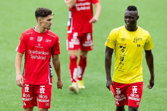 Elfsborgs Camil Jebara och Timothy Noor Ouma  deppar