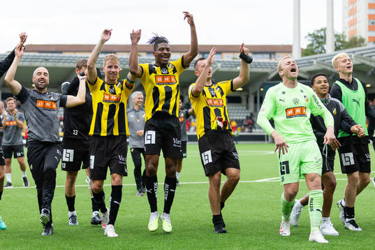 Häckens spelare jublar