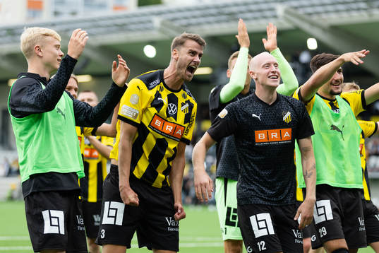 Häckens Johan Hammar och Valgeir Lunddal  jublar