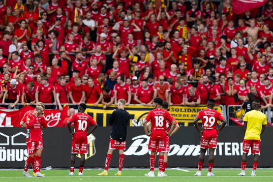 Elfsborgs spelare deppar och tackar sina supportrar