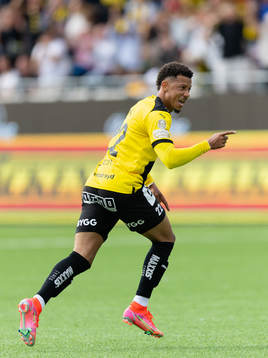 Häckens Tobias Sana jublar