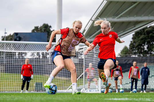 Karina Sævik and Thea Bjelde of the Norwegian women’s