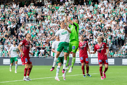 Hammarbys Markus Karlsson  mot IFK Norrköpings målvakt