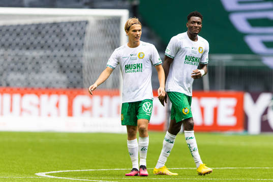 Hammarbys Markus Karlsson och Nathaniel Adjei jublar