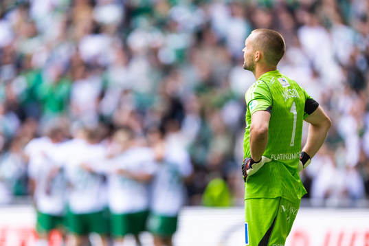 IFK Norrköpings målvakt Oscar Jansson deppar
