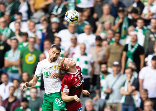 Hammarbys Loret Sadiku i en nickduell med IFK Norrköpings