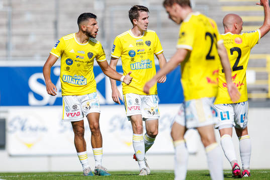 Falkenbergs Leonardo Farah Shahin jublar