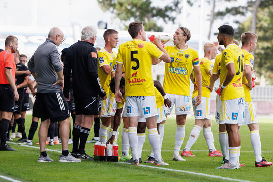 Falkenbergs spelare vid ett spelavbrott