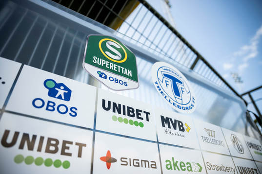 En skylt med Superettans logga