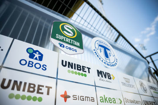 En skylt med Superettans logga