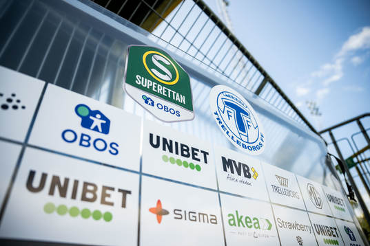 En skylt med Superettans logga