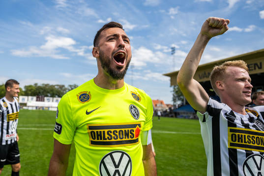 Landskronas målvakt Amr Kaddoura jublar