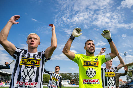 Landskronas målvakt Amr Kaddoura jublar