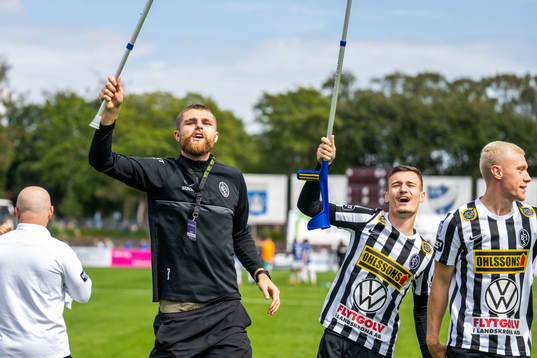 Landskronas Erik Hedenquist och Robin Dzabic jublar
