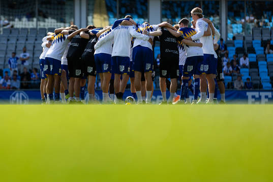 IFK Göteborgs spelare samlade innan fotbollsmatchen i