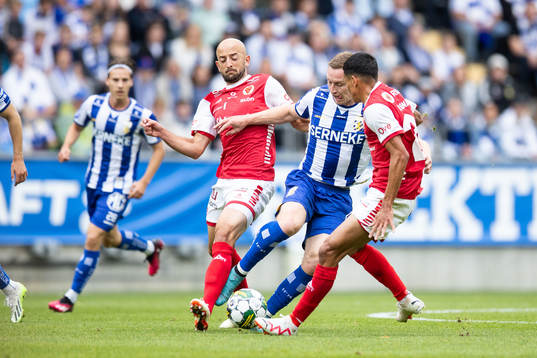 IFK Göteborgs Sebastian Ohlsson mot Kalmars Robert Gojani