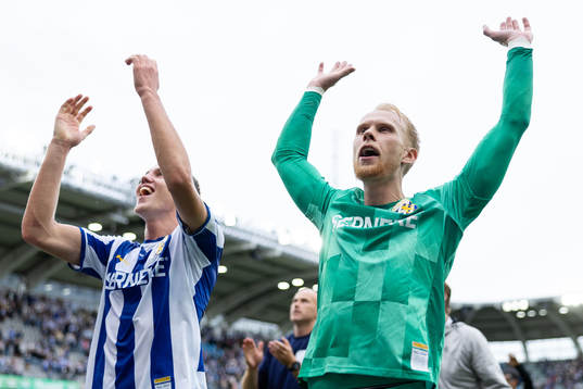 IFK Göteborgs Adam Carlén och målvakt Pontus Dahlberg