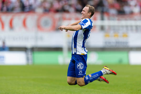 IFK Göteborgs Adam Carlén jublar