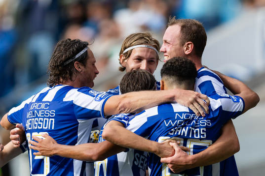 IFK Göteborgs Adam Carlén jublar