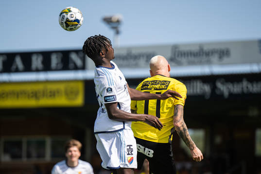 Djurgårdens Joel Asoro och Mjällbys Adam Ståhl