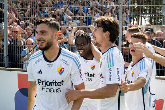 Djurgårdens Joel Asoro jublar med lagkamrater
