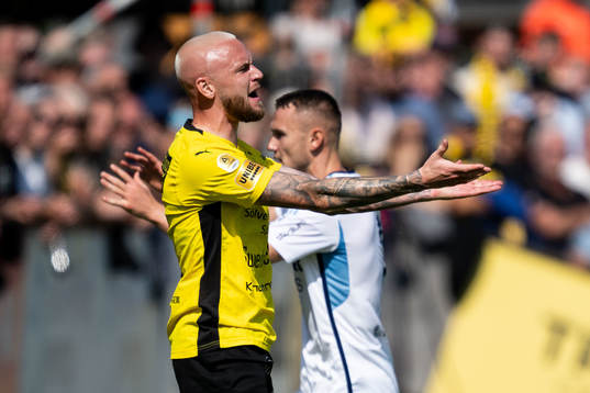 Mjällbys Adam Ståhl reagerar