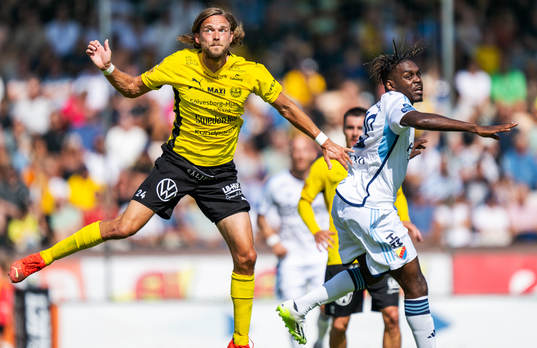 Mjällbys Tom Pettersson och Djurgårdens Joel Asoro