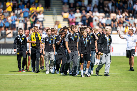 Mjällbys ungdomar som deltog i Gothia Cup avtackas