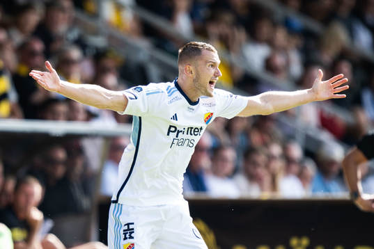 Djurgårdens Piotr Johansson reagerar