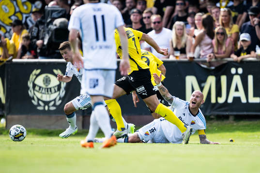Djurgårdens Magnus Eriksson reagerar