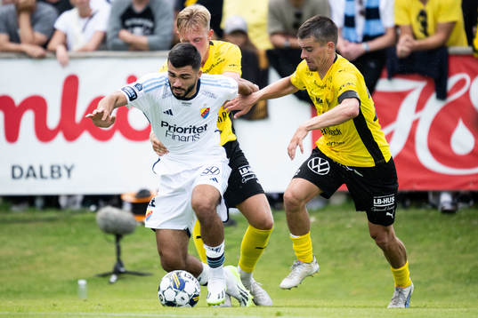 Djurgårdens Musa Qurbanli mot Mjällbys Jesper Gustavsson