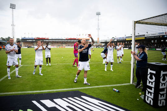 Djurgårdens Magnus Eriksson jublar med lagkamrater