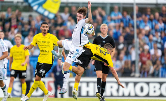 Djurgårdens Noel Milleskog och Mjällbys Jesper Gustavsson