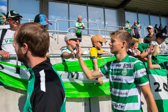 Västerås SKs Patric Åslund jublar eftter fotbollsmatchen