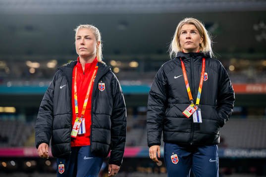 Sophie Román Haug and Ada Hegerberg of Norway