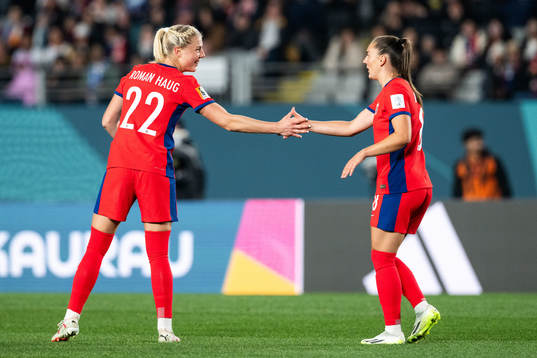 Sophie Román Haug of Norway celebrates with Vilde Bøe Risa