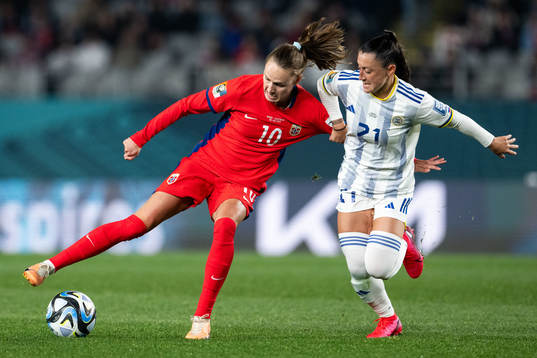 Caroline Graham Hansen of Norway and Katrina Guillou of