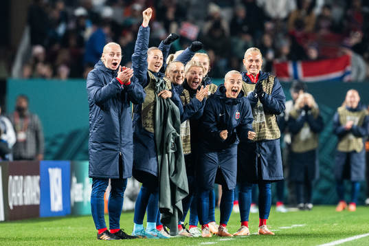 Ada Hegerberg and players of Norway celebrate