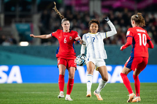 Maren Mjelde of Norway and Sarina Bolden of Philippines