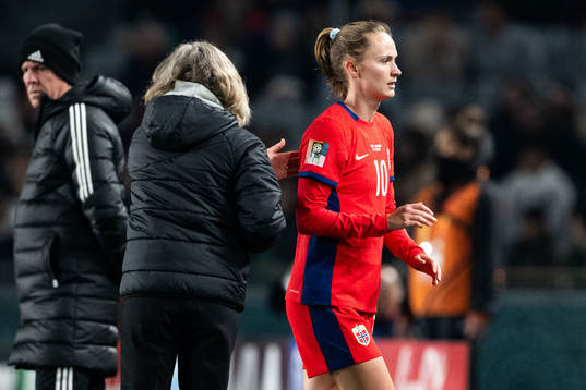 Head coach Hege Riise and Caroline Graham Hansen of Norway