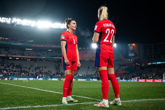 Vilde Bøe Risa and Sophie Román Haug of Norway