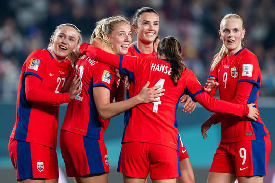 Sophie Román Haug of Norway celebrates with teammates Anna