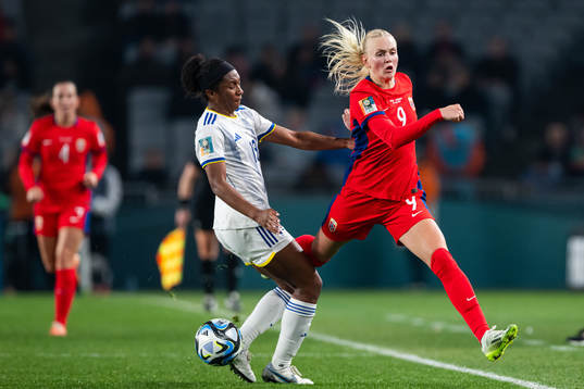 Dominique Randle of Philippines and Karina Sævik of Norway