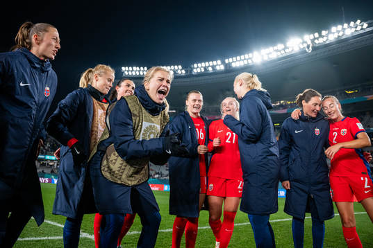 Ada Hegerberg and players of Norway celebrate