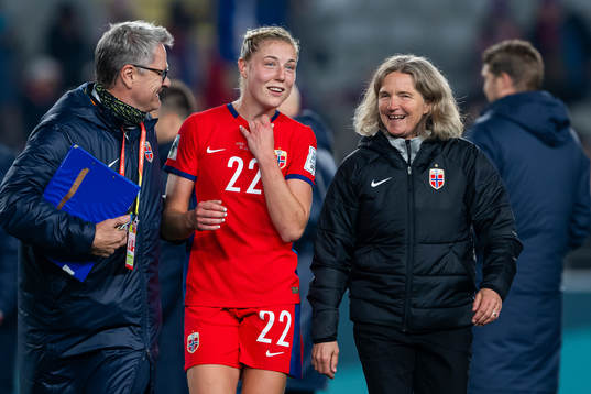 Press officer Halvor Lea, Sophie Román Haug and head coach