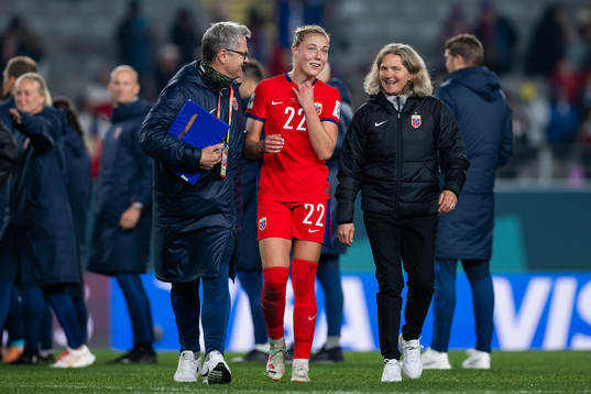 Press officer Halvor Lea, Sophie Román Haug and head coach