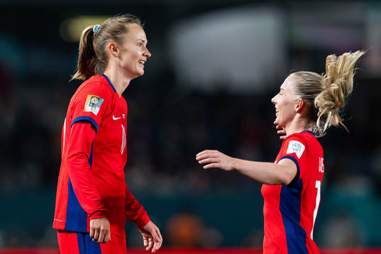 Caroline Graham Hansen of Norway celebrates with teammate